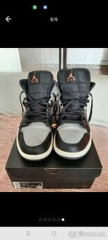 Air Jordan 1 MID Sneaker