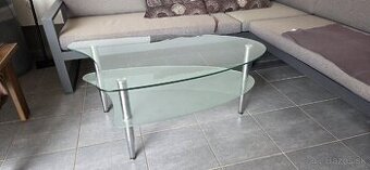 Skleneny stolik