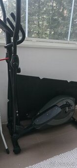 Steper. Trening. Fitnes. Trenazer