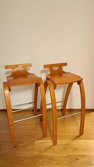 Predám 2 dizajnové barové stoličky - ohýbané drevo