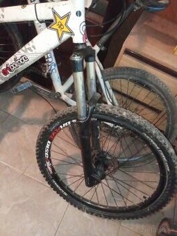 Predám bicykle celý alebo diely . Dobré kotúčové brzdy