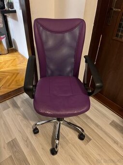 Detska stolicka k pisaciemu stolu