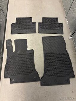 Gumené rohožky do auta Mercedes E (2016 – 2021)