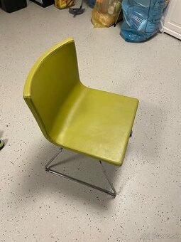 Moderná jedálenská stolička – limetková, chrómové nohy