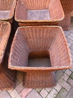 Prutený stojan, kvetináč