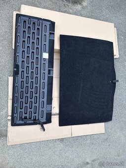 Koberec kufra, plato, podlaha batozinoveho priestoru