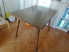 Jedálenský stôl, stoličky