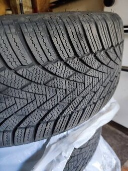 225/40 R19