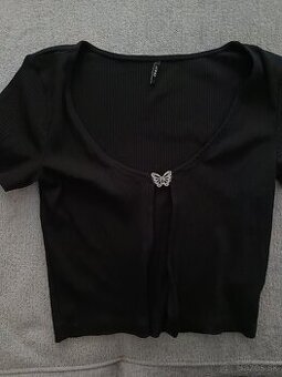 Crop top  S z motýlikom značky ONLY