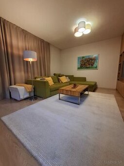 Predam smotanovy koberec 2m x 2.9m