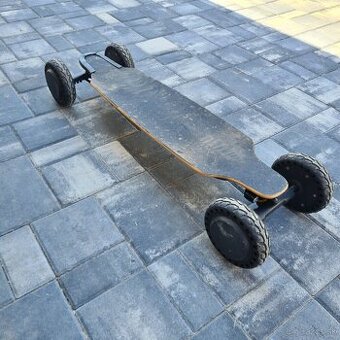 Elektricky longboard