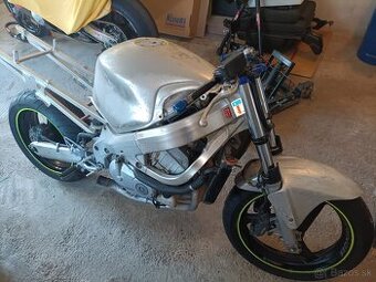 Honda CBR 600 f4 diely - 1