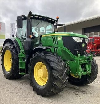 John Deere 6215R