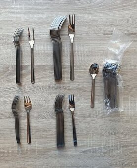 Malé vidličky a lyžičky