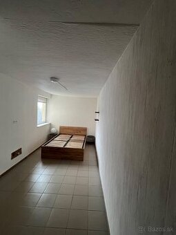 Prenajom 1izbovy byt