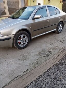 Oktavia 1.6 75 kw. Rv 2000.