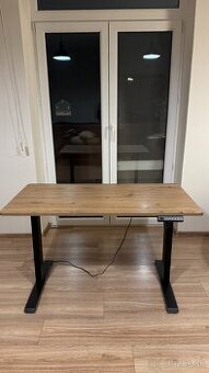 Polohovateľný pracovný stôl