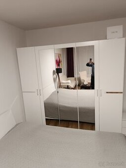 Šatníková skriňa V210xŠ225xH58 päť dverová