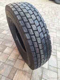 Pneu. 315/70 R22,5