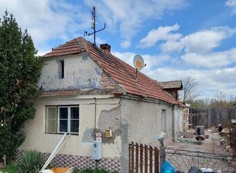 Pozemok 937 m2 s domom, Holíč