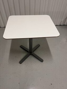 Stolík