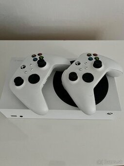 Xbox Series S + 2 Ovládače