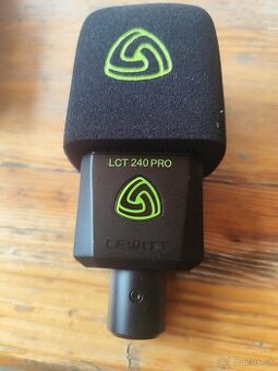 Zvuková karta štúdiový mikrofón midi kláves