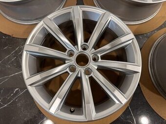 original kolesa Vw B8 Passat r17 5x112