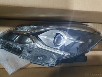 Predam Nove Originalne  svetlo TOYOTA YARIS 2017-2020