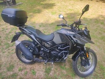 Predám ročnú motorku SYM NHT 300i, 1.300 Km