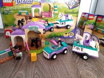 LEGO Friends 41441 Auto s prívesom a výcvik koňa