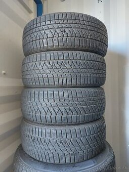 Zánovné zimné pneu 215/55R18 Kumho