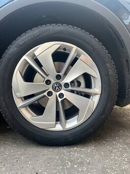 Zimna sada PIRELLI 235 / 55 / 18 pre VW, Skoda, Seat