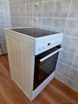 Elektrický sporák Mora super stav