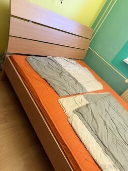 Posteľ 140x200 s matracom