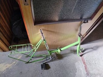 Predám skoro kompletnú skladačku + druhá kostra