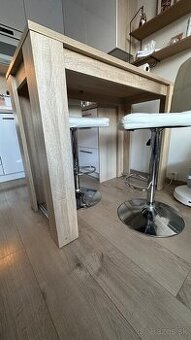 Barovy stôl so stoličkami