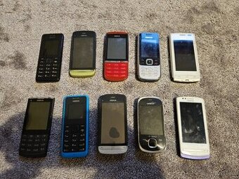 10x Nokia od roku vydania 2010 - na náhradné diely