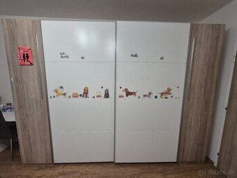 Šatníkova  skriňa