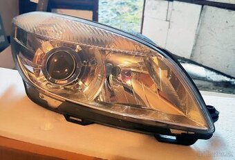 Škoda Fabia II / Roomster FL – predné pravé svetlo HELLA (šo