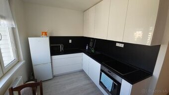 PRENÁJOM 1.IZBOVÝ BYT-STRED