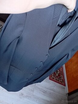 Mám na predaj značkovy oblek