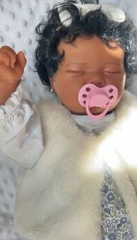 Realistická bábika Aisha