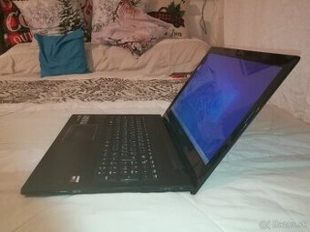 Lenovo. AMD 10-JADRO. 15,6" HD. 1 TB SSD HYBRID.
