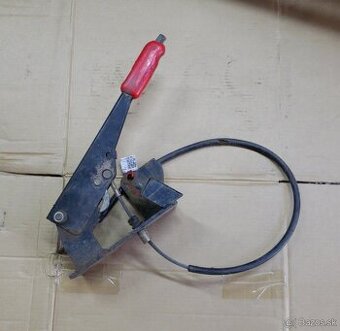 Konzola s pakou ručnej brzdy na Zetor