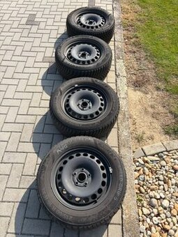 Zimne pneumatiky 215/60/16 Semperit