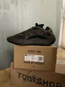 Adidas Yeezy 700 V3 clay brown - 1