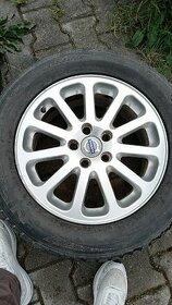 Volvo disky z ľahkej zliatiny obuté na zimných pneumatikách - 1