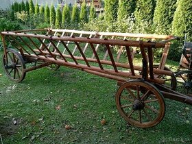 Starý drevený konský voz - rebriňak II