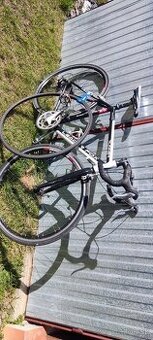 Cestný bicykel Leader Fox